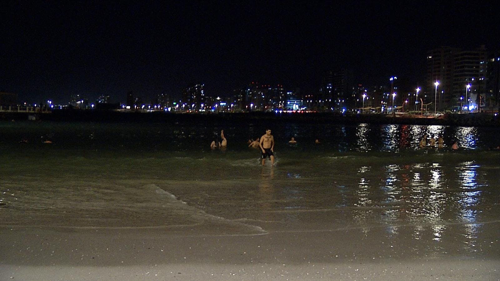 Veraneantes aprovechan los últimos días de vacaciones en las playas de Antofagasta 