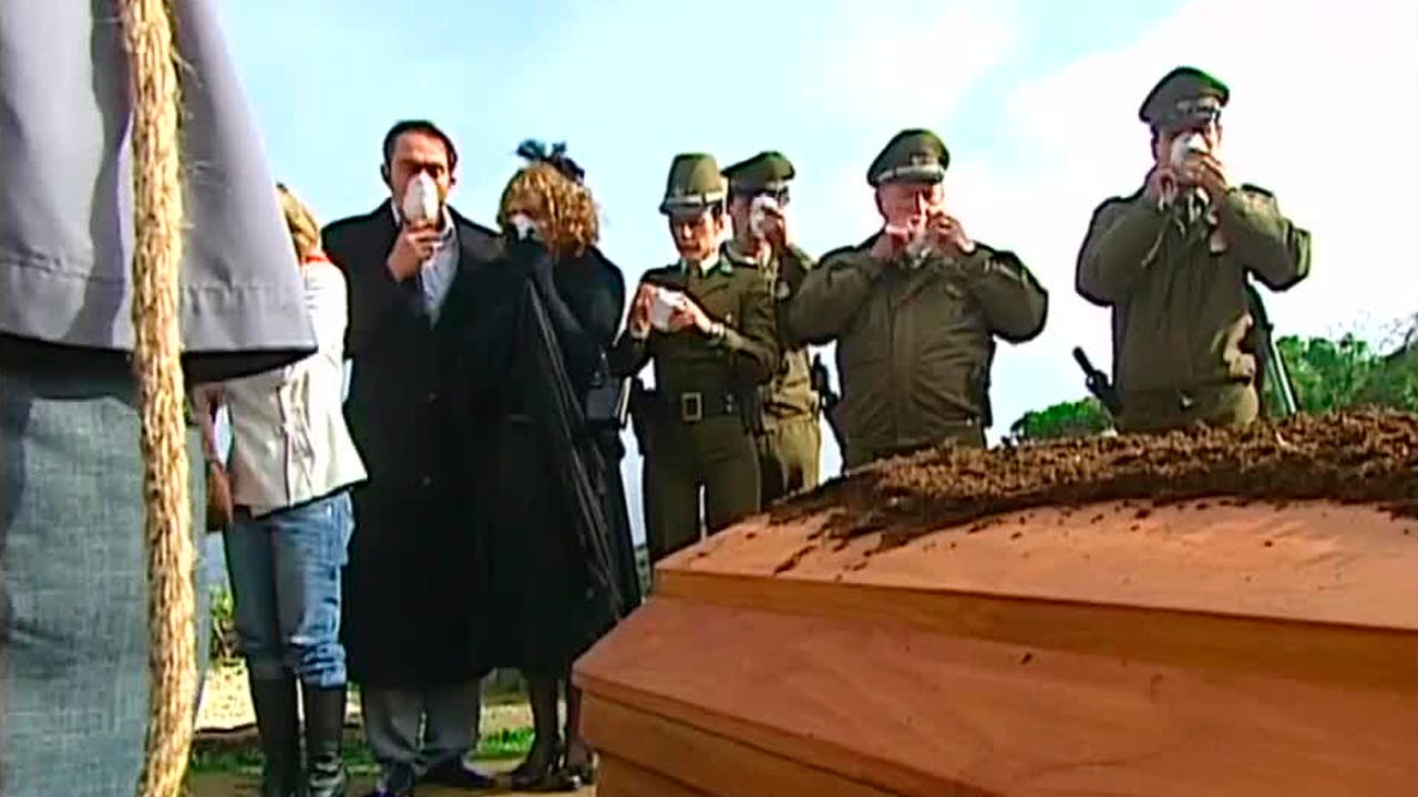 La exhumación de Félix | Viuda alegre - T1E92