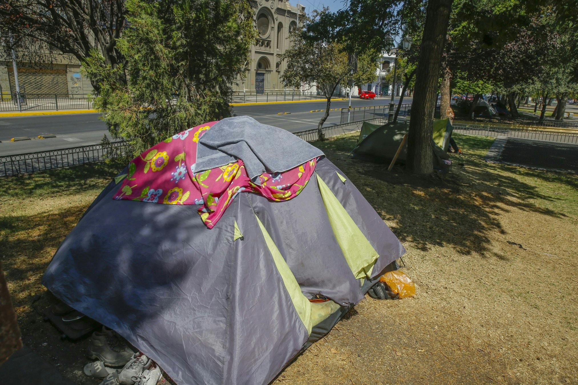Recuperación de espacios públicos: Retiran carpas del eje Alameda-Providencia 