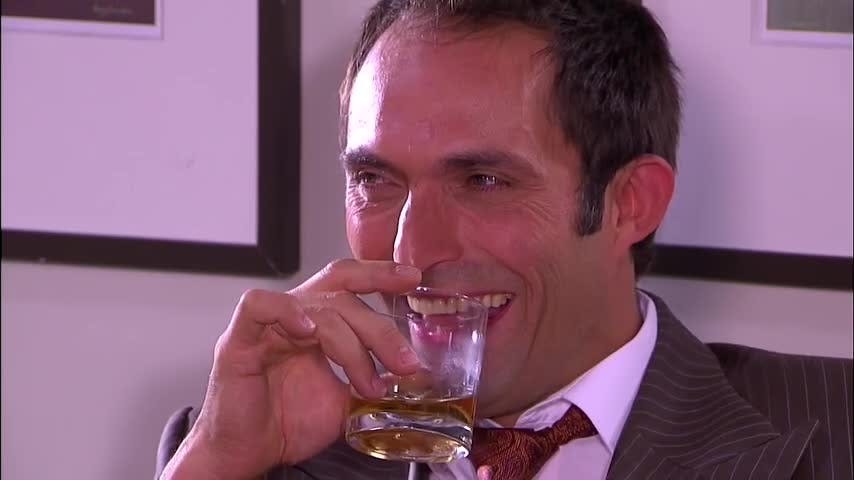 Nuñez poniendo orden en el canal | Los exitosos Pells - T1E70
