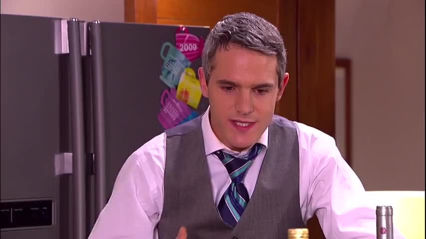 Gonzalo celoso de Gonzalo | Los Exitosos Pells - T1E77