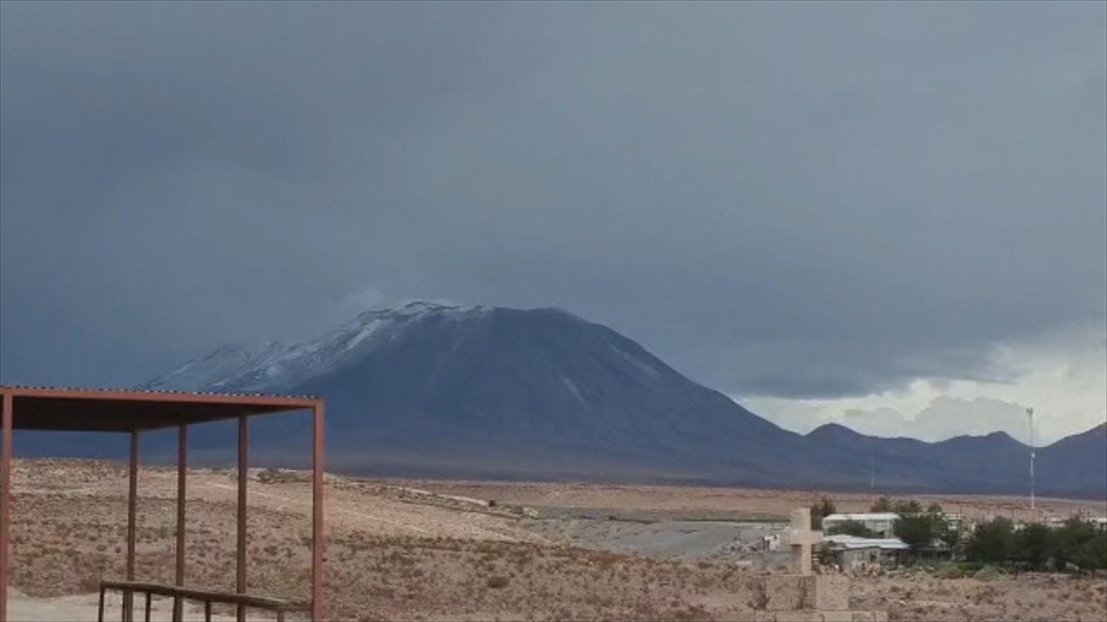 SERNAGEOMIN mantiene alerta naranja para volcán lascar  