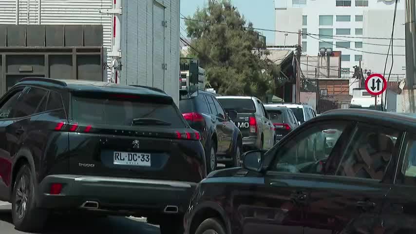 Trabajos en avenida ejército provocan extensos tacos y lento tránsito