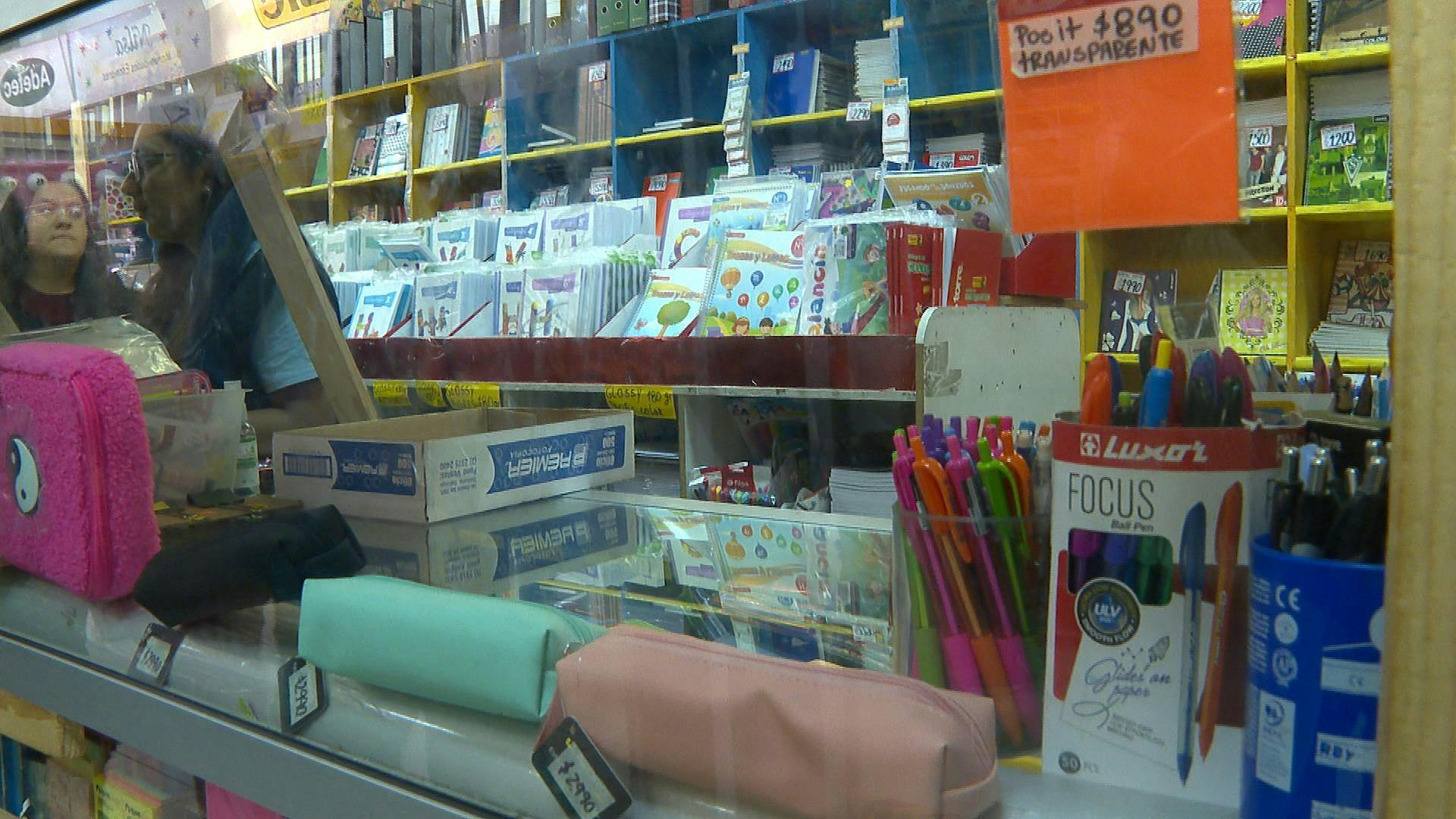 Diversas ofertas buscan alivianar el bolsillo de los padres en la compra de útiles escolares