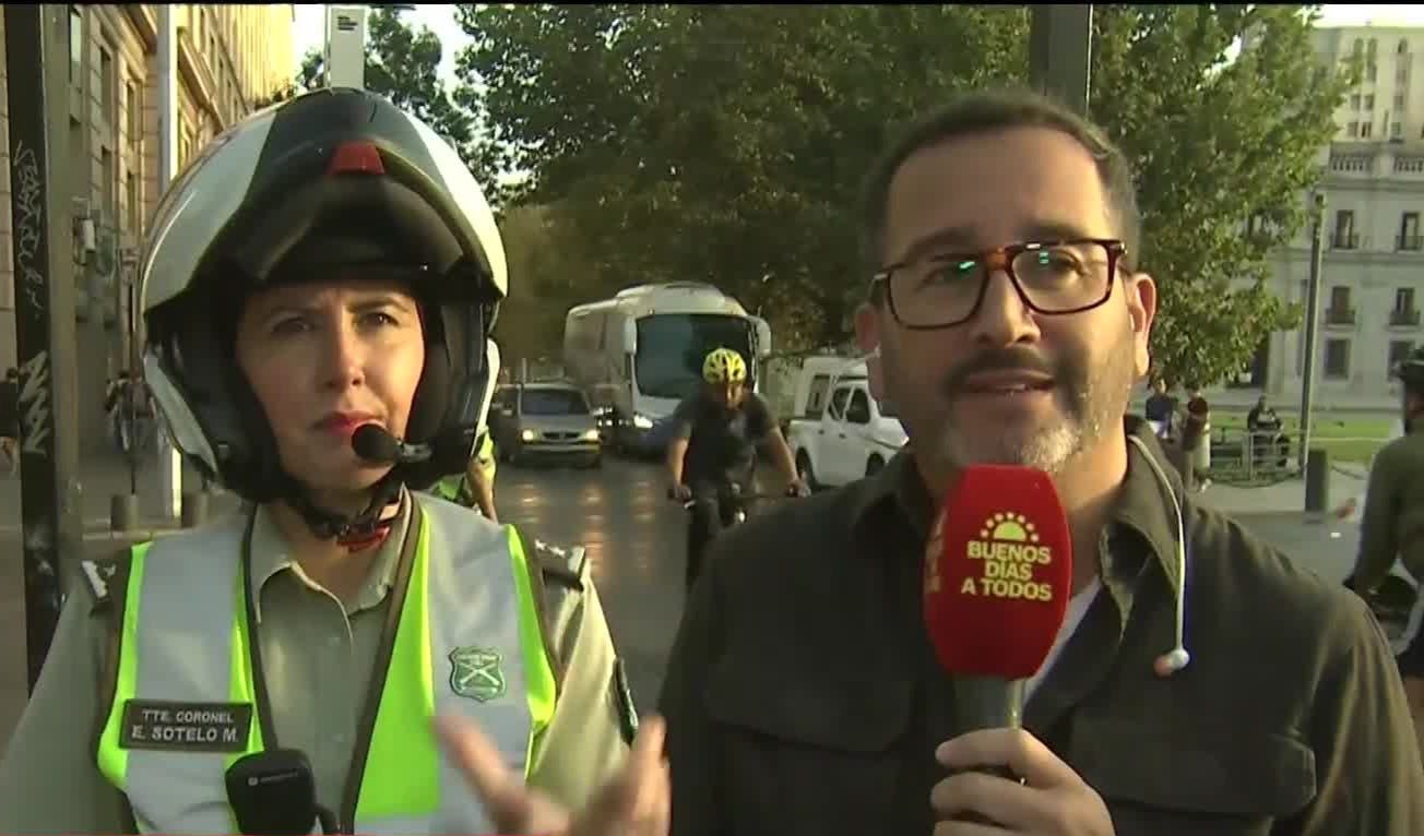 Carabineros monitorea y controla transito en Alameda