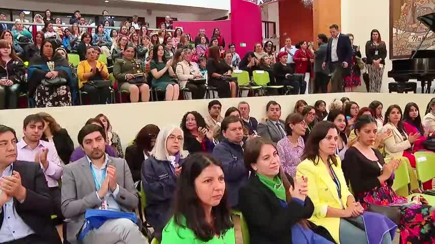 Emotiva conmemoración de 8M