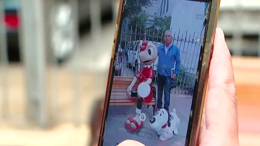 Reinstalan figura homenaje a Pepo a un costado de la municipalidad