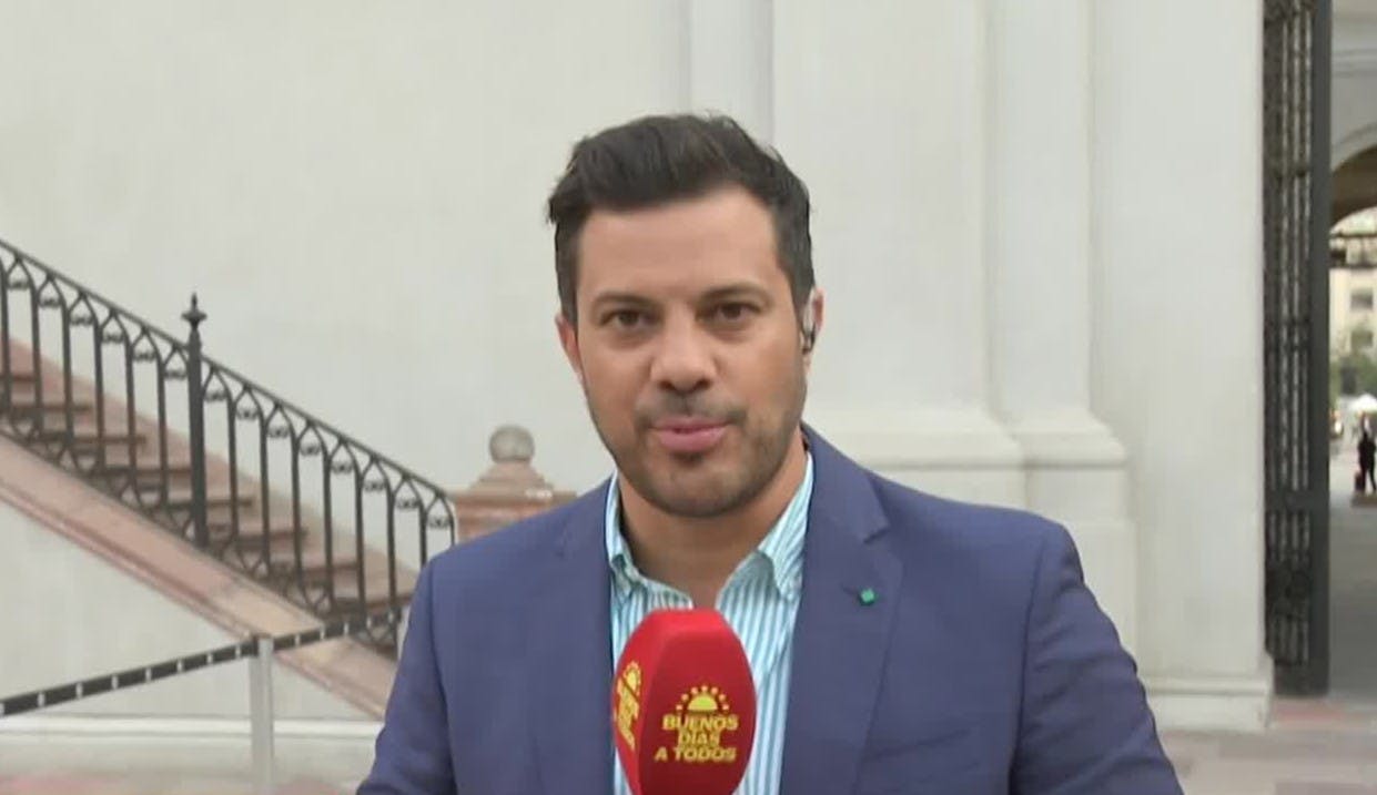 Simón Oliveros esta en La Moneda para entrevistar al Presidente Boric