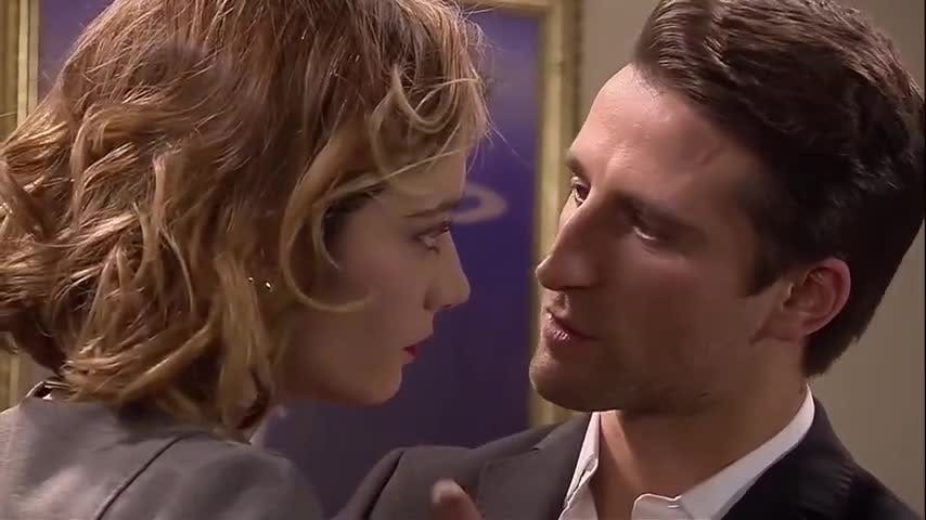 Alexis y Matilde no pueden contener el amor | Matriarcas - T148