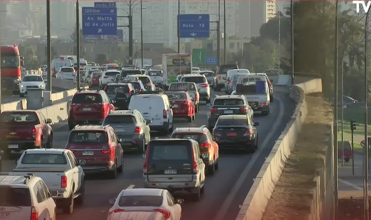 Tránsito lento en Autopista Central