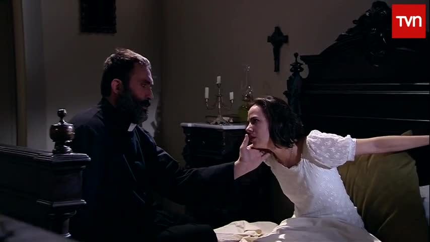 Carmen delira con el padre Félix | La Poseída - T1E34