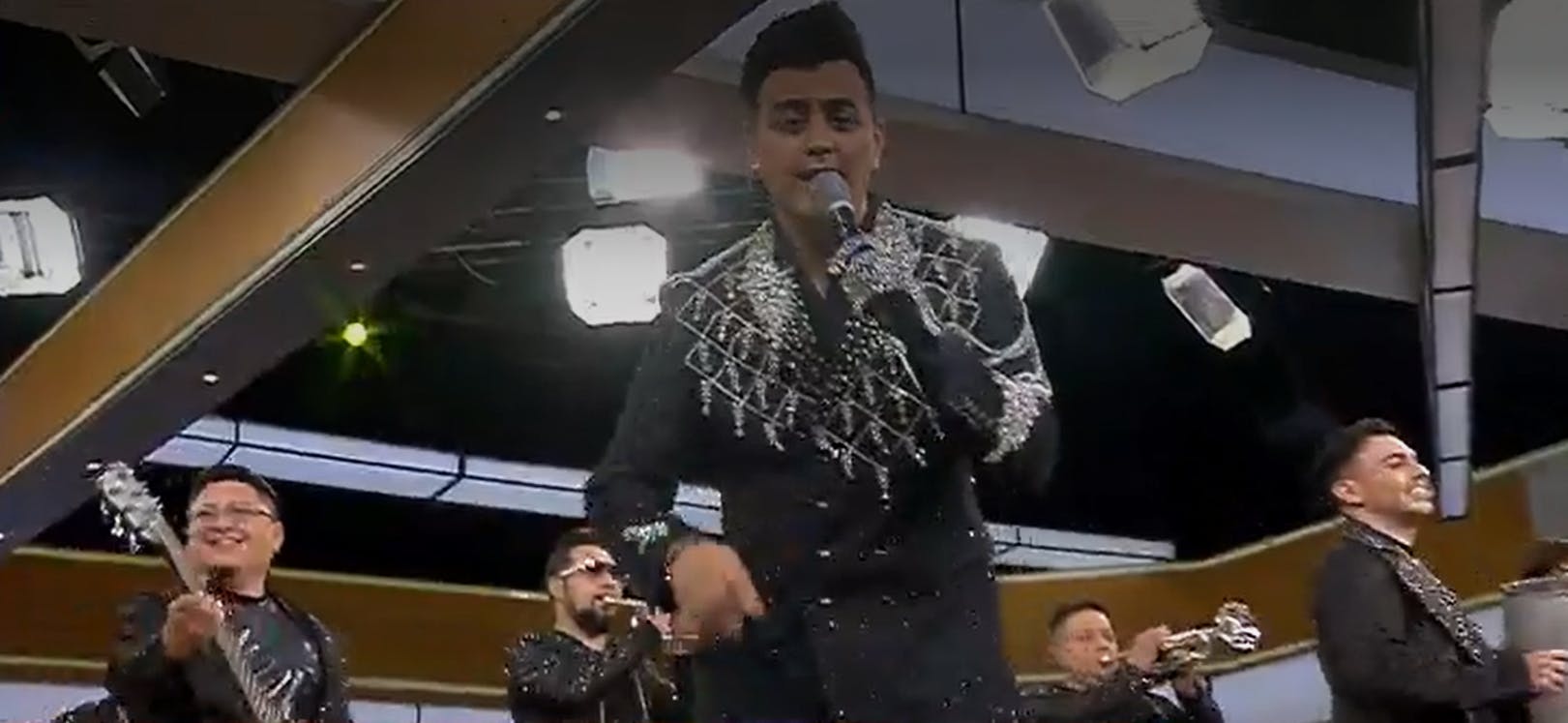 ¡Cerramos la semana bailando con Jordan!