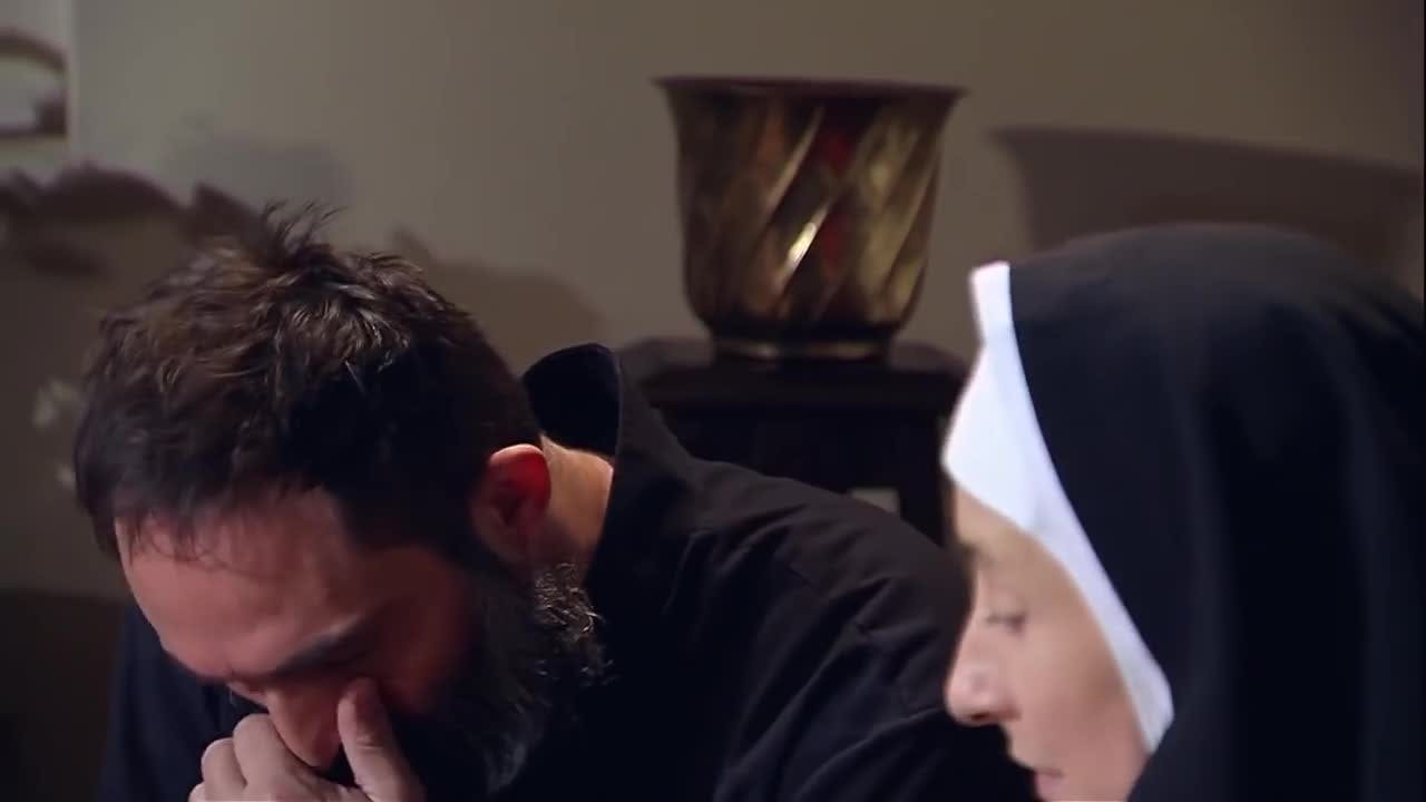 Carmen quiere viajar a Francia con Gabriel | La Poseída - T1E46