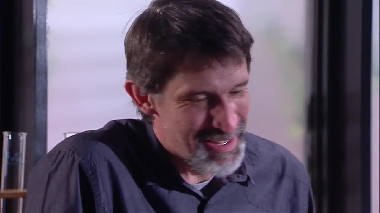 Gabriel a punto de caer en la tentación | Vuelve Temprano - T1E15