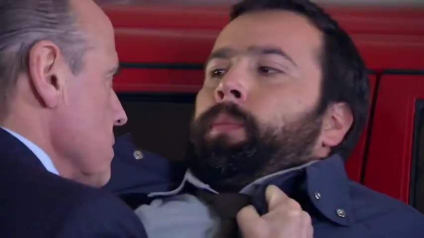 Ricardo enfrenta al fotógrafo | Socias - T1E40