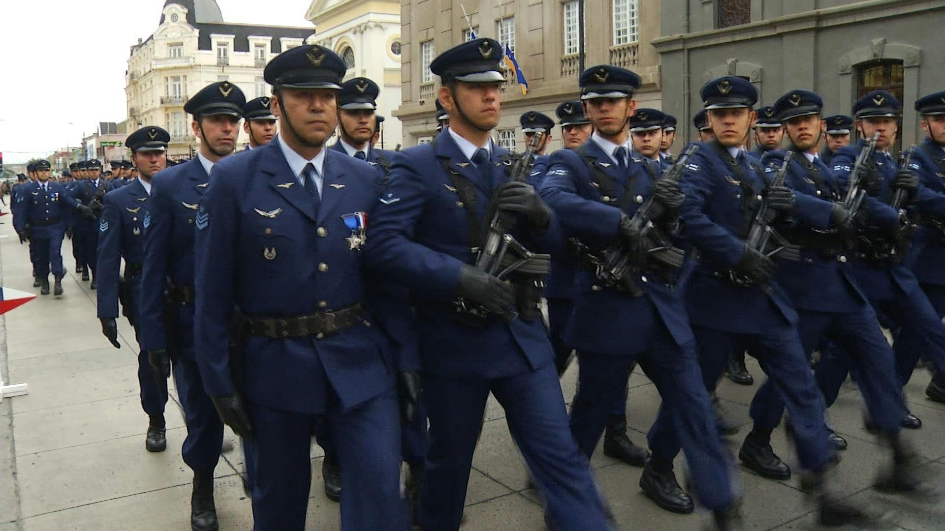 Fuerza aérea conmemora 93 años con desfile en Punta Arenas