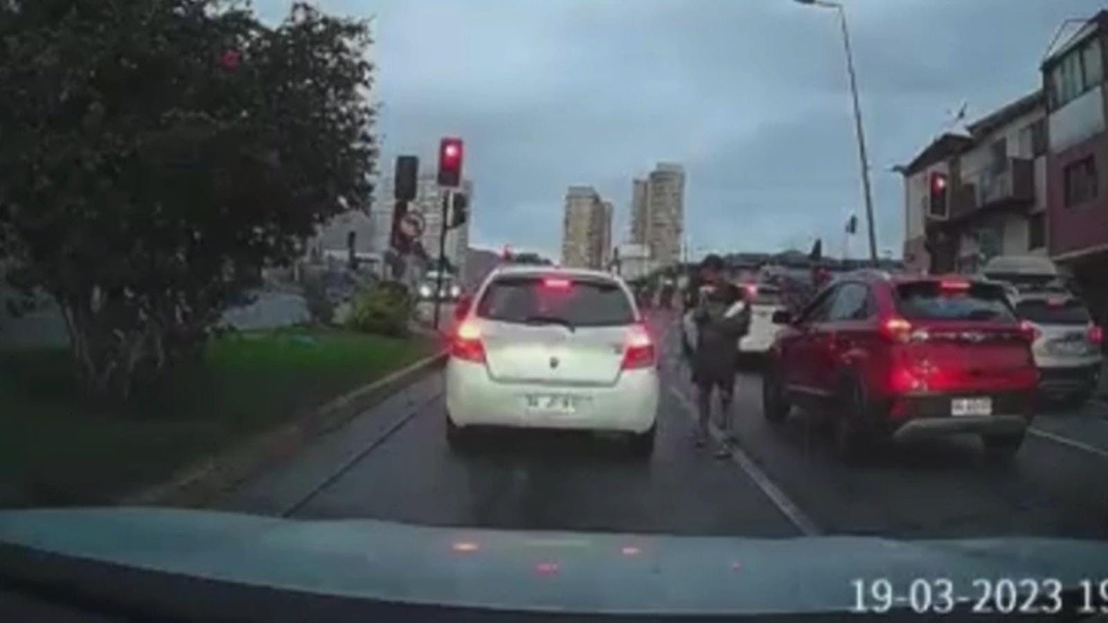 Ordenanza prohíbe el oficio de limpia parabrisas