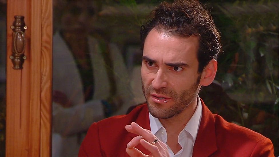 Genaro en picada contra los Flores | El Camionero - T1E75