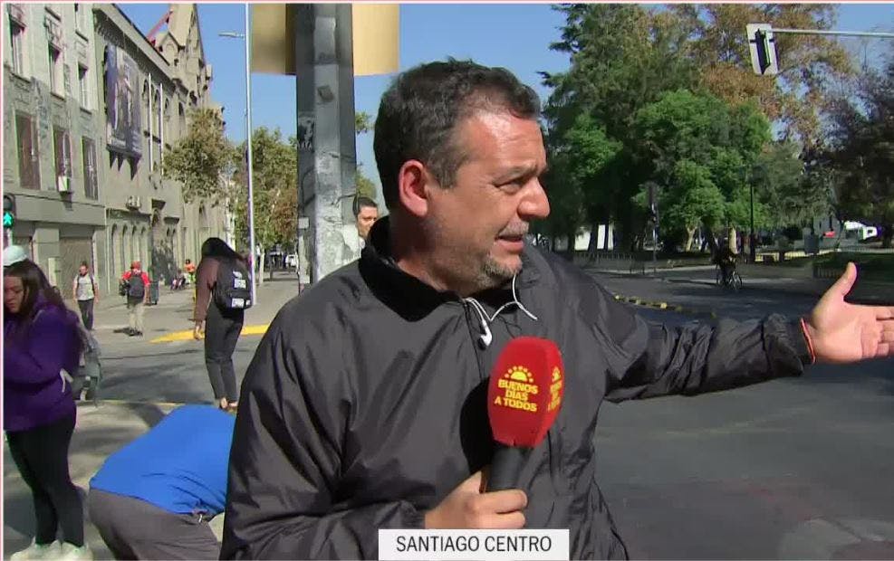 Equipo del Buenos Días a Todos es golpeado en manifestación