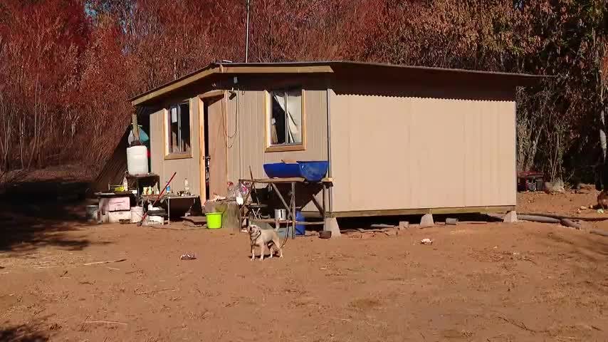 Nacimiento suspende instalación de casas de emergencia por filtraciones