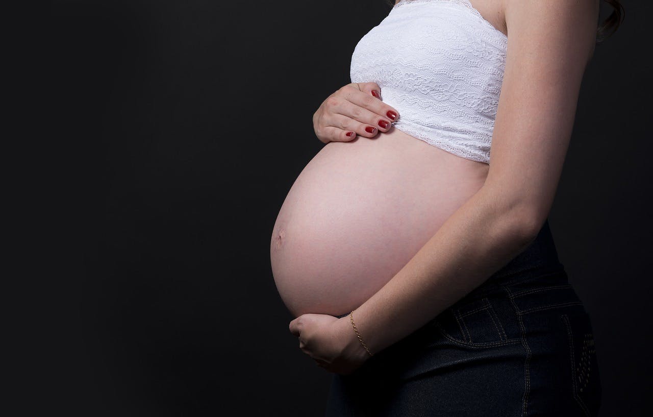 Experto por gestación subrogada: La unión genética no determina la maternidad, pero puede generar la idea