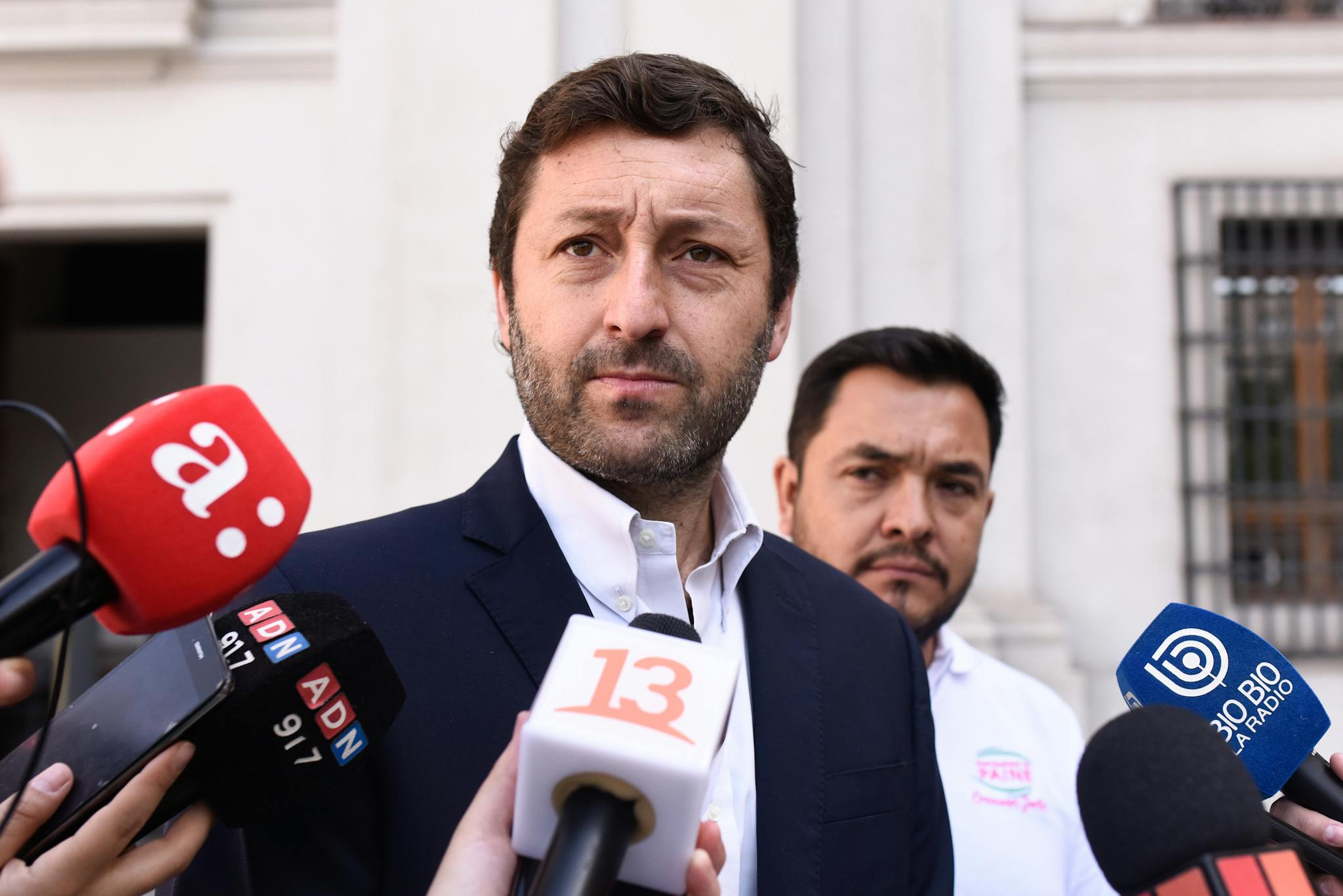 Diputado Coloma: Las pistolas que tiene hoy día Carabineros eran para combatir a delincuentes del año 90