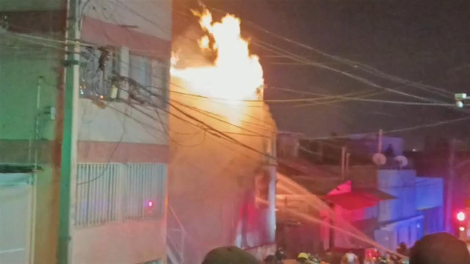 Tres fallecidos dejó un incendio ocurrido esta madrugada en la población Favorecedora