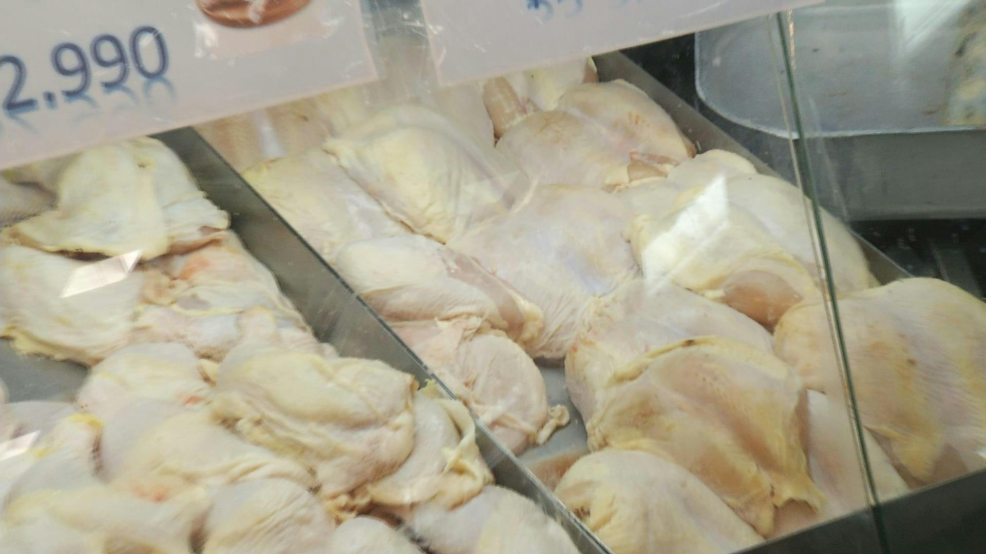 Baja el precio del pollo