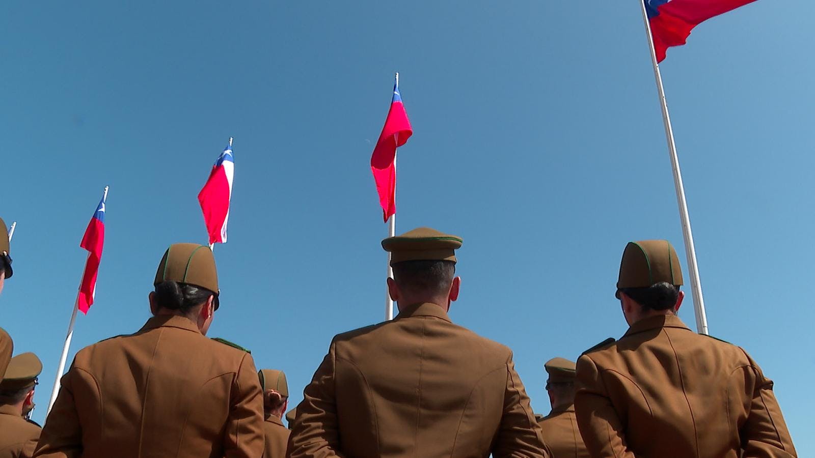 Síntesis de noticias regionales: Carabineros realizó izamiento de bandera por mes de aniversario