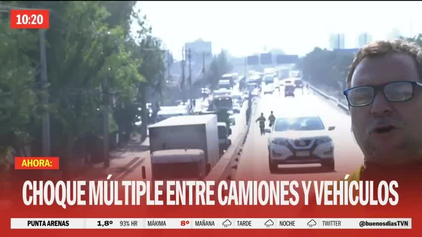 Choque múltiple entre camiones y vehículos en Quilicura