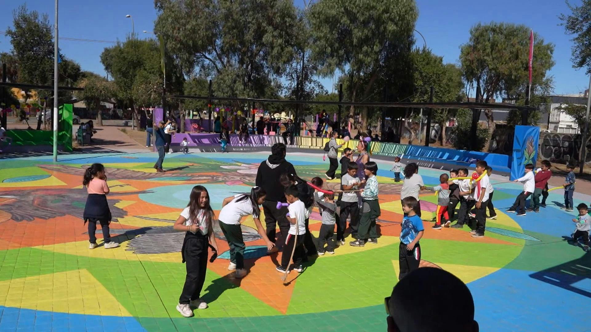 Municipio porteño entrega plaza recién intervenida por colectivo ecológico