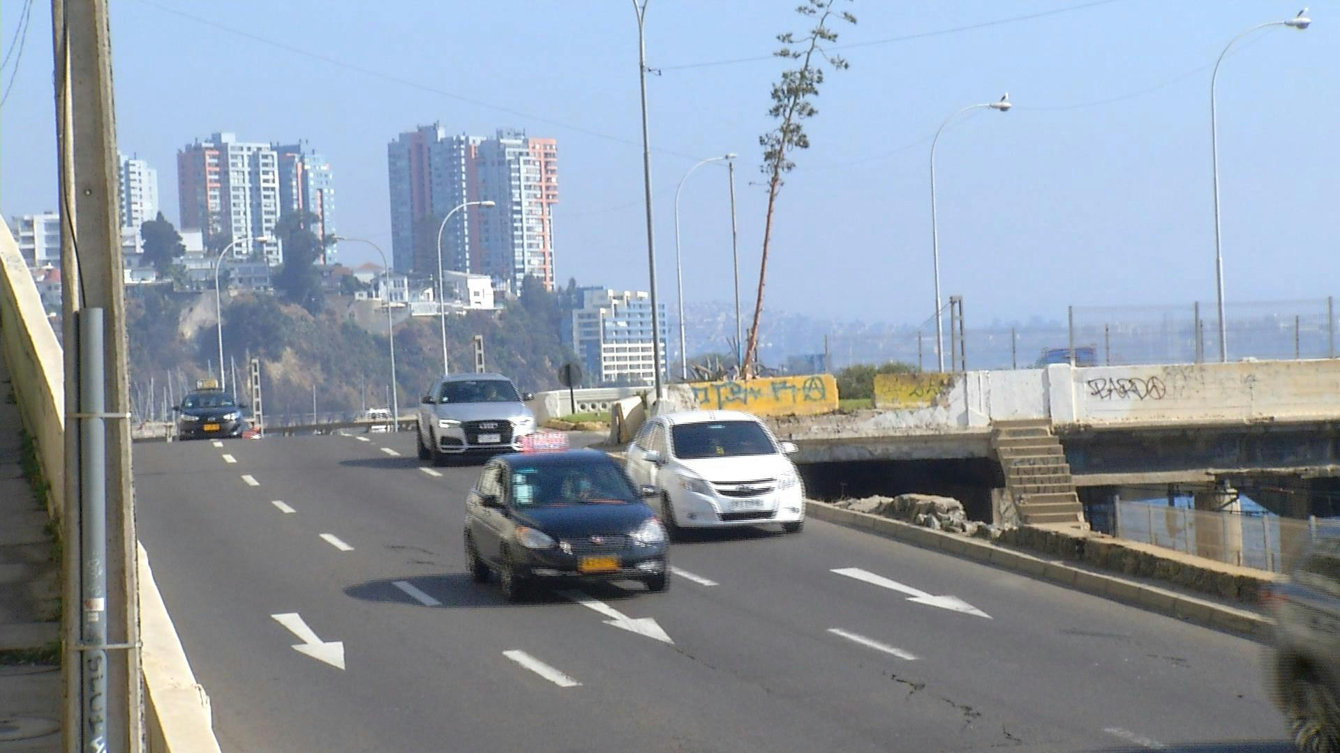 Autoridades presentan proyecto de mejoramiento del deteriorado puente Capuchinos en Viña del Mar