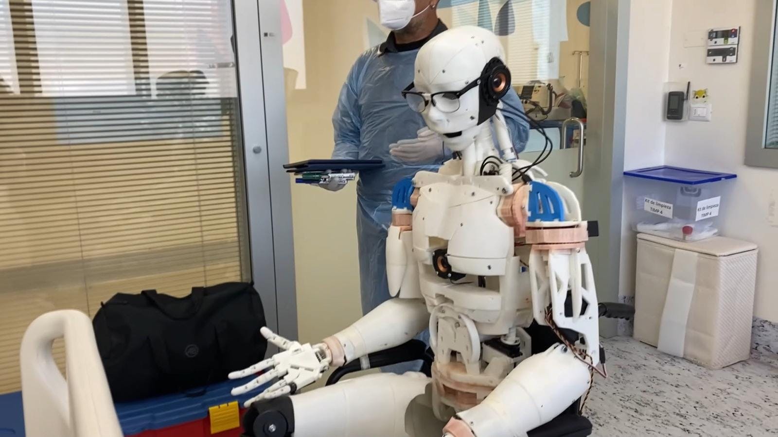 Ñoñotrón, el robot que acompaña a niños con cáncer