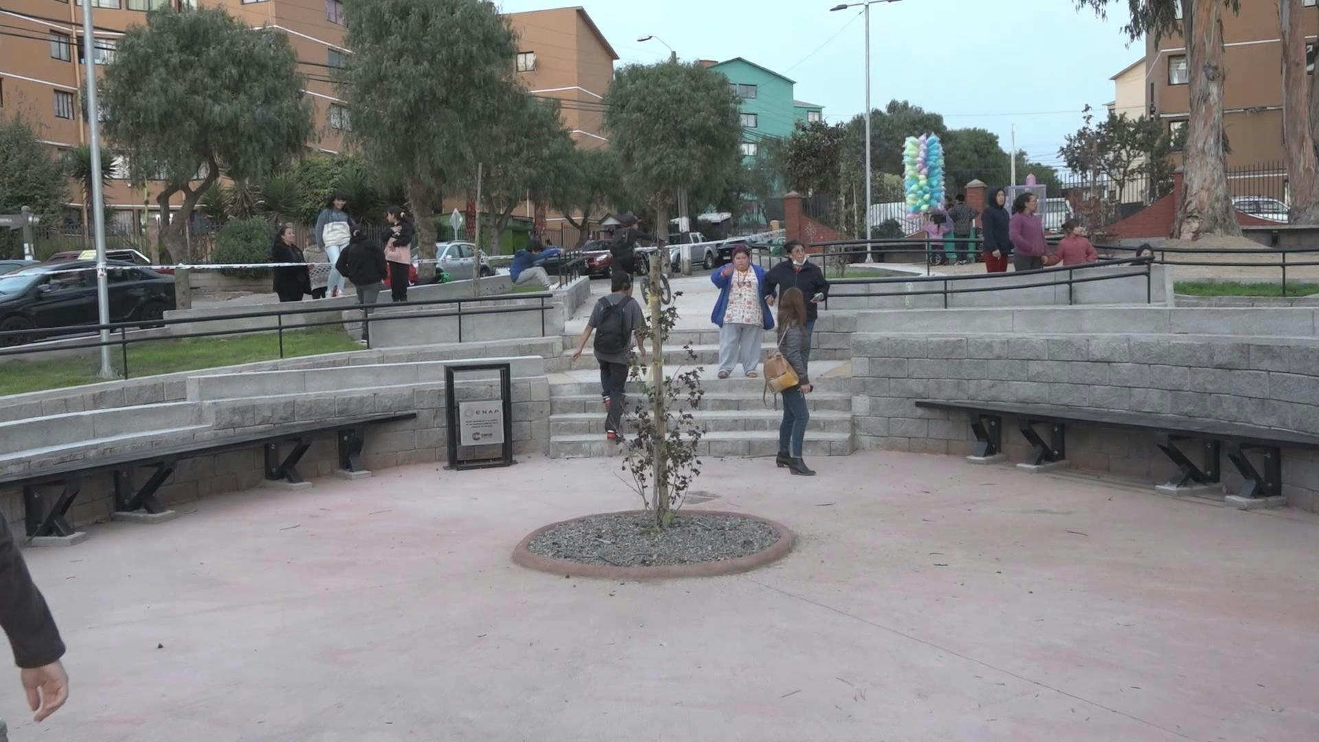 Renovada Plaza “Los Troncos” se inauguró con show musical en Concón