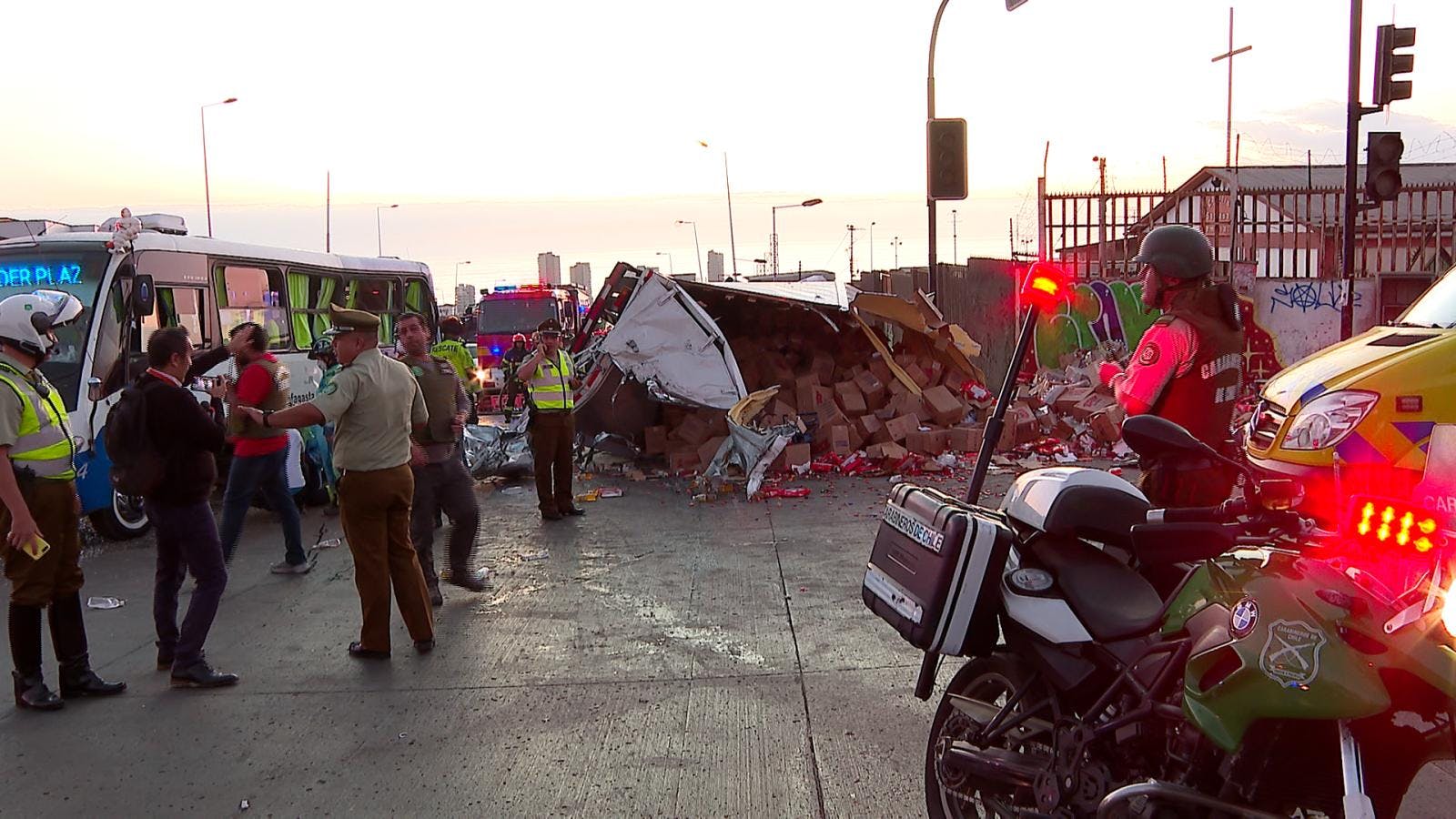 Un fallecido y 11 heridos dejó una triple ocurrida esta tarde en la avenida Salvador Allende. 