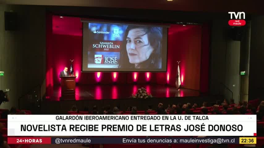 Novelista recibe Premio José Donoso