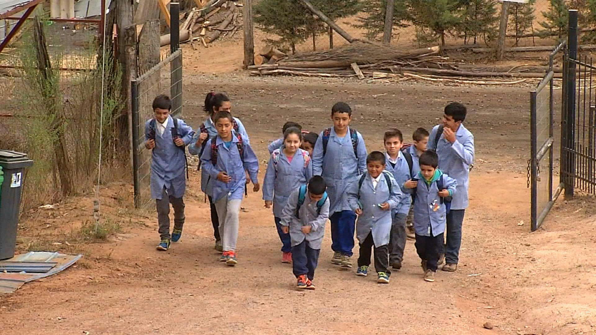 PUCV lanza proyecto para conocer estado educacional de las escuelas rurales en la Región de Valparaíso