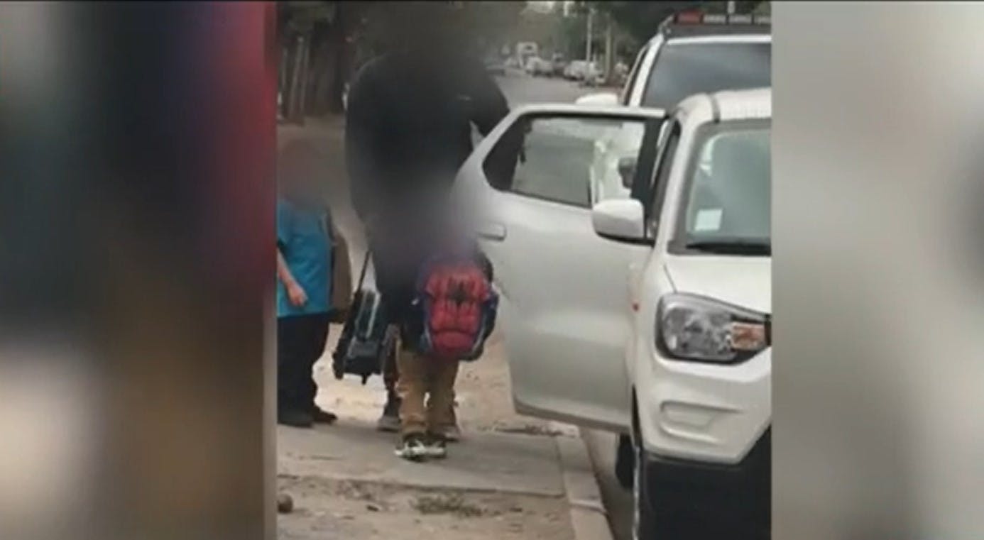 Denuncian transporte escolar informal y riesgoso: ¿En qué fijarse al momento de contratar un furgón para ir al colegio?