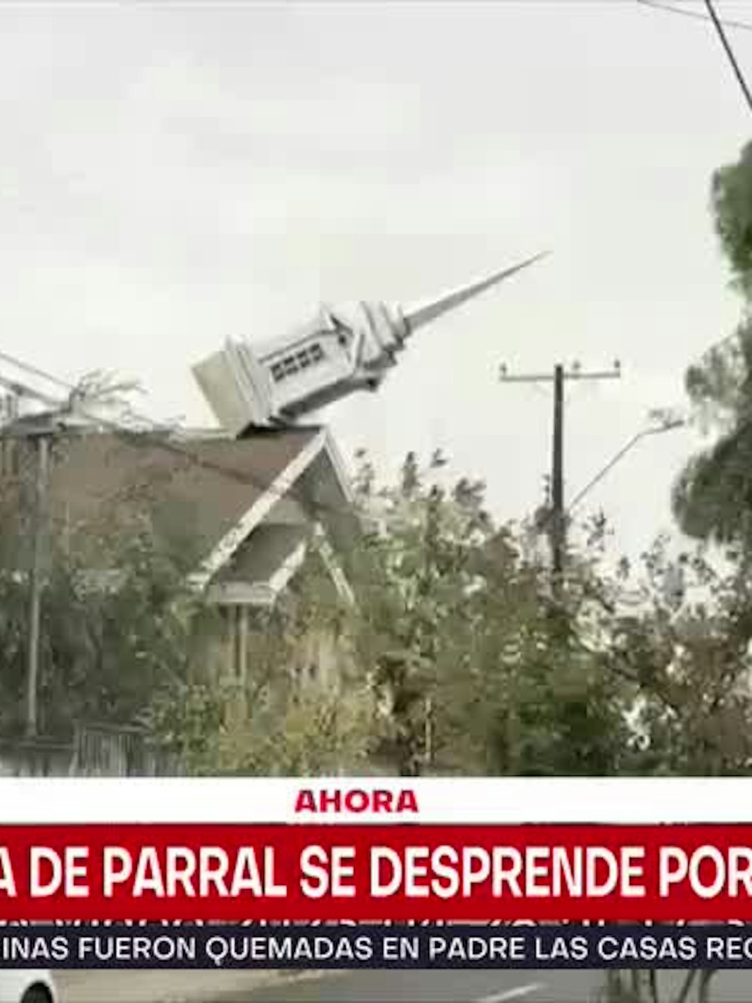 Cúpula de iglesia de Parral se desprende a consecuencia del fuerte viento