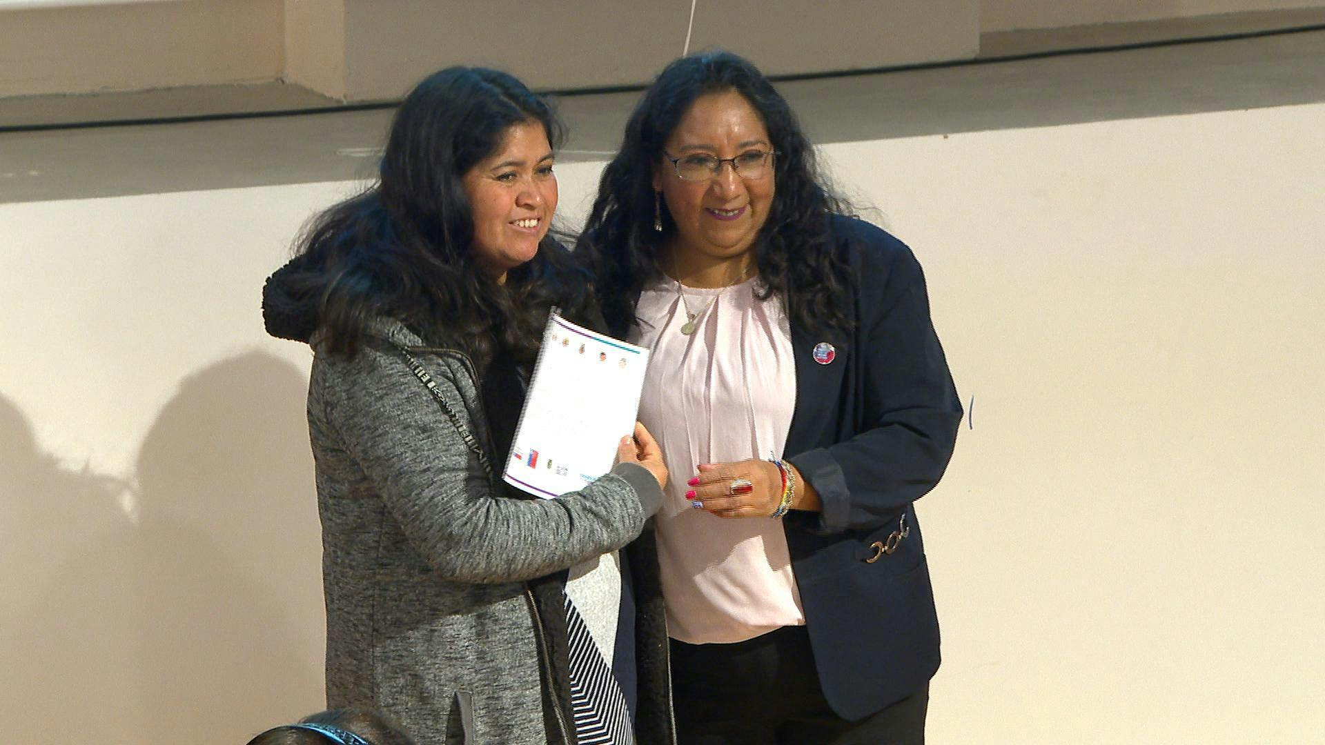 Dan primer paso para reconocer trabajos de cuidadoras con sueldo mensual