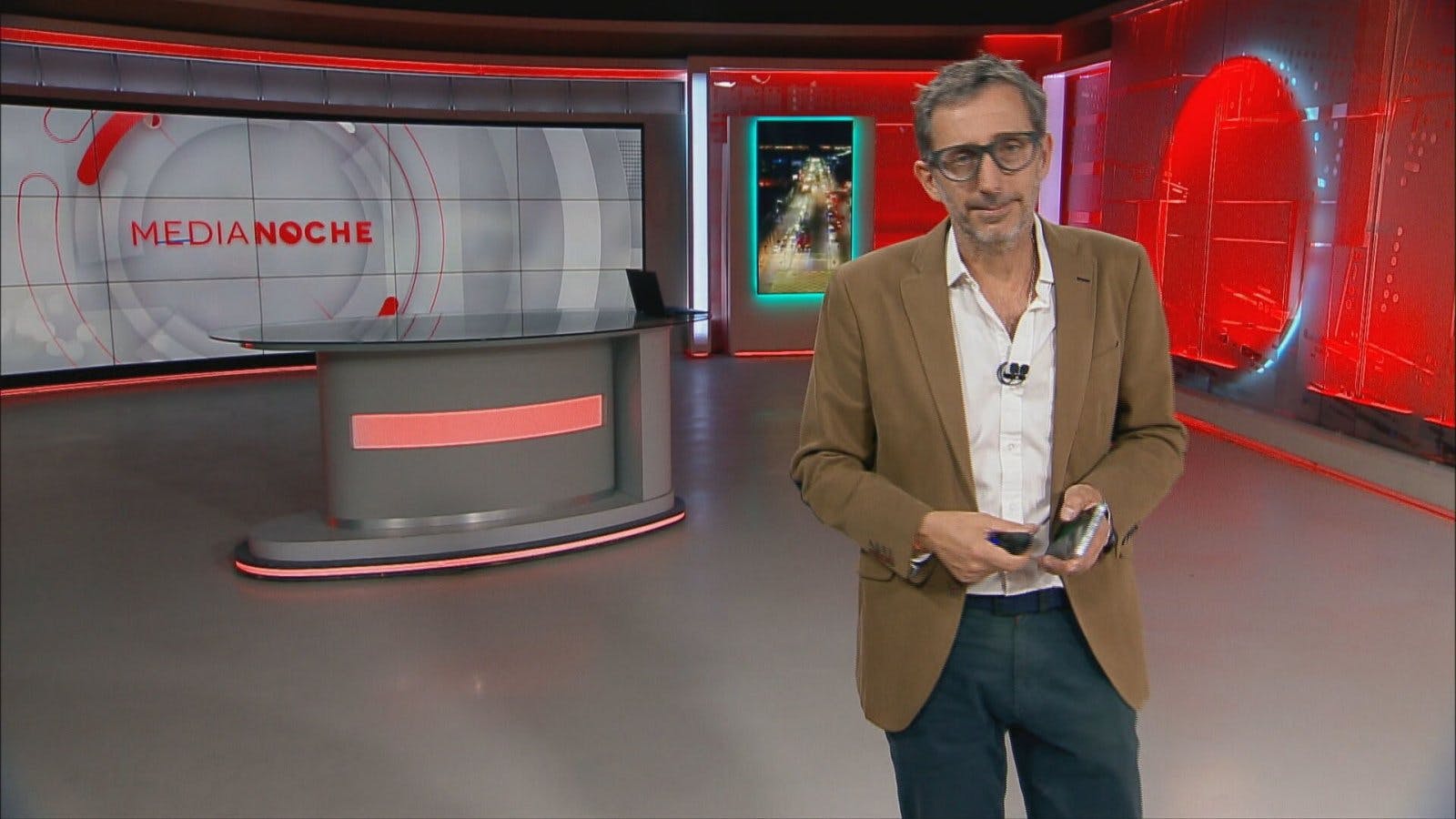 Medianoche - Lunes 8 de mayo 2023
