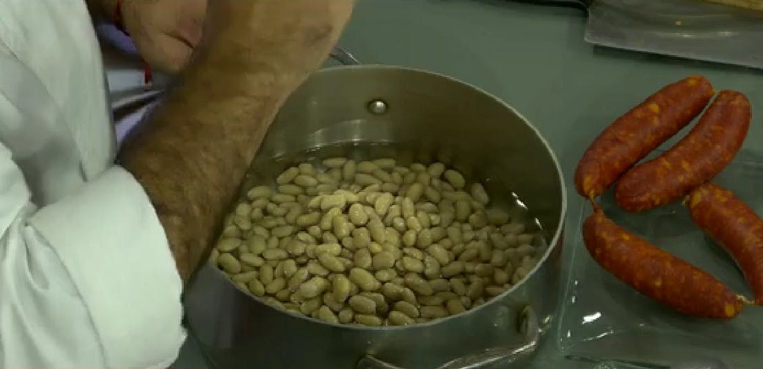 Justo para el almuerzo: preparamos ricos porotos con riendas