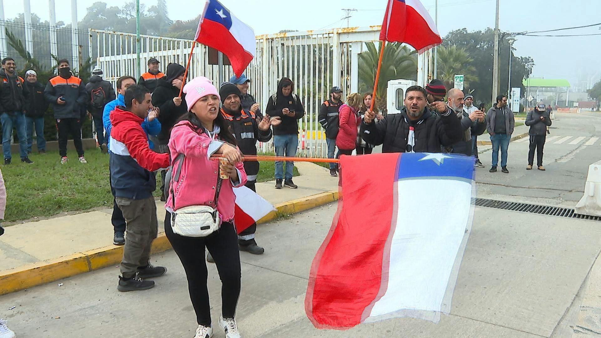 Contratistas de Enap protestan motivados por reajustes salariales para trabajadores