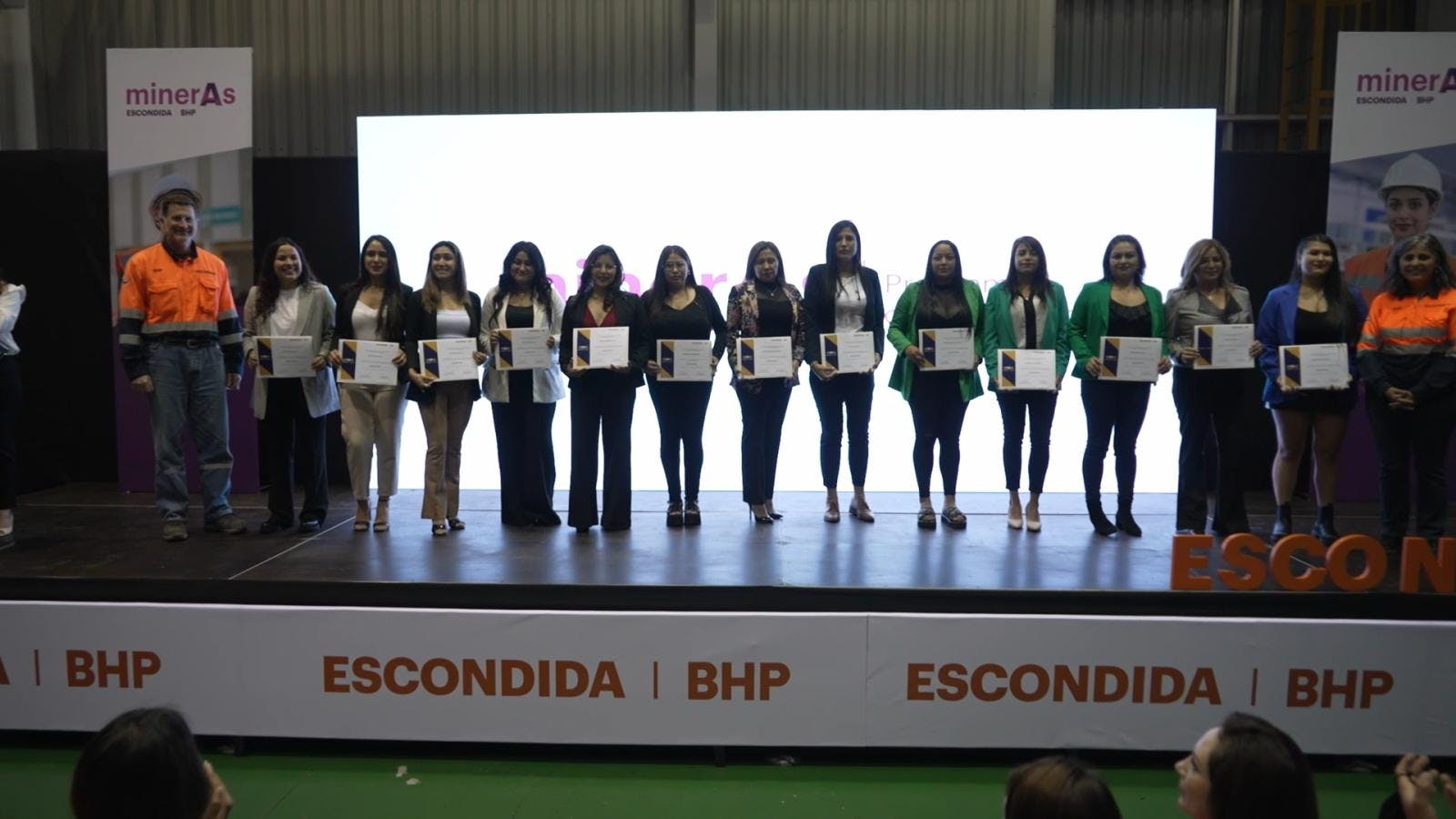 Certifican a 120 mujeres en “programa mineras”