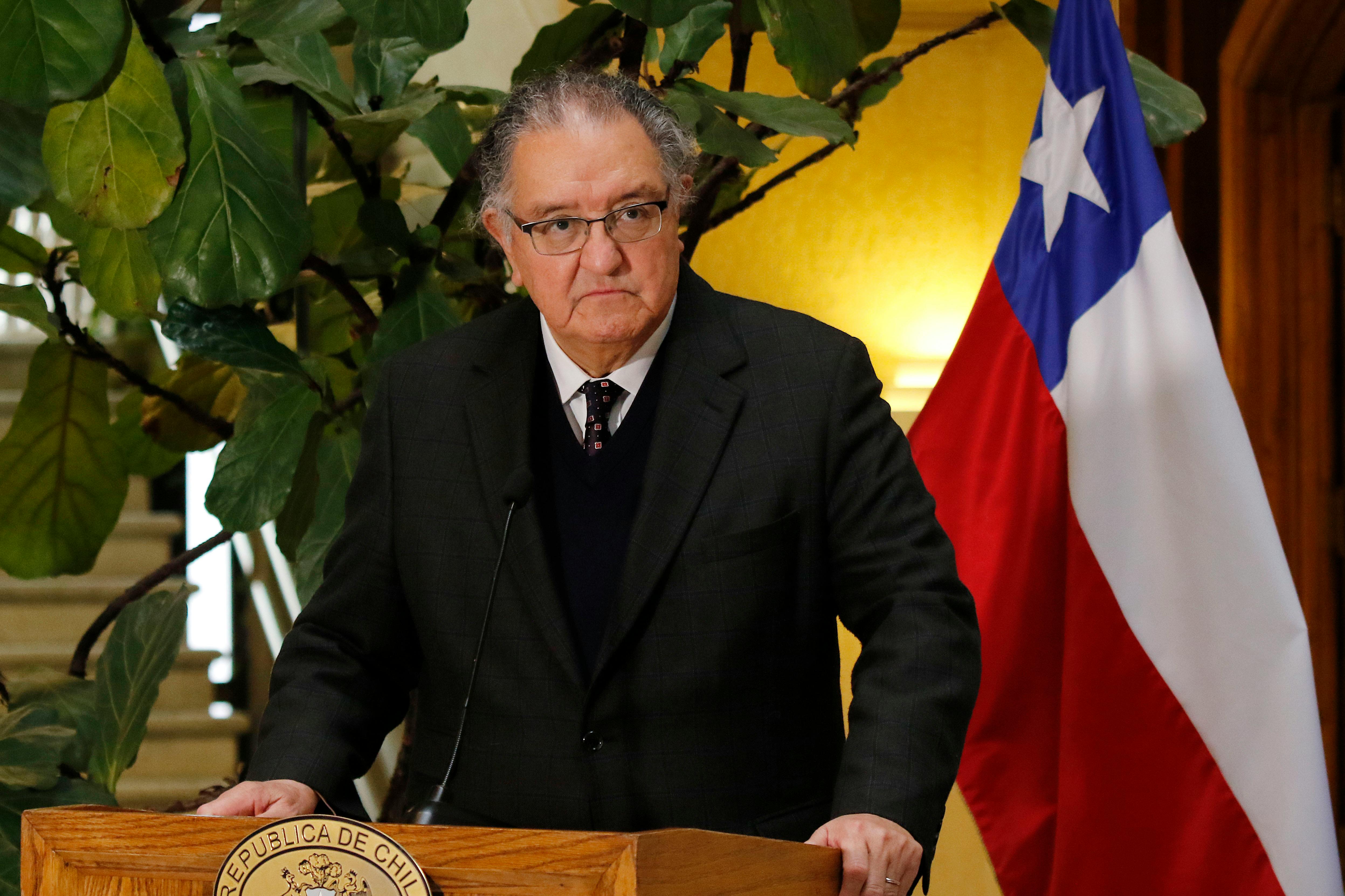 Huenchumilla por proyecto alternativo de isapres: Si el Senado avala, está adorando lo que quemaron cuando se oponían a los retiros