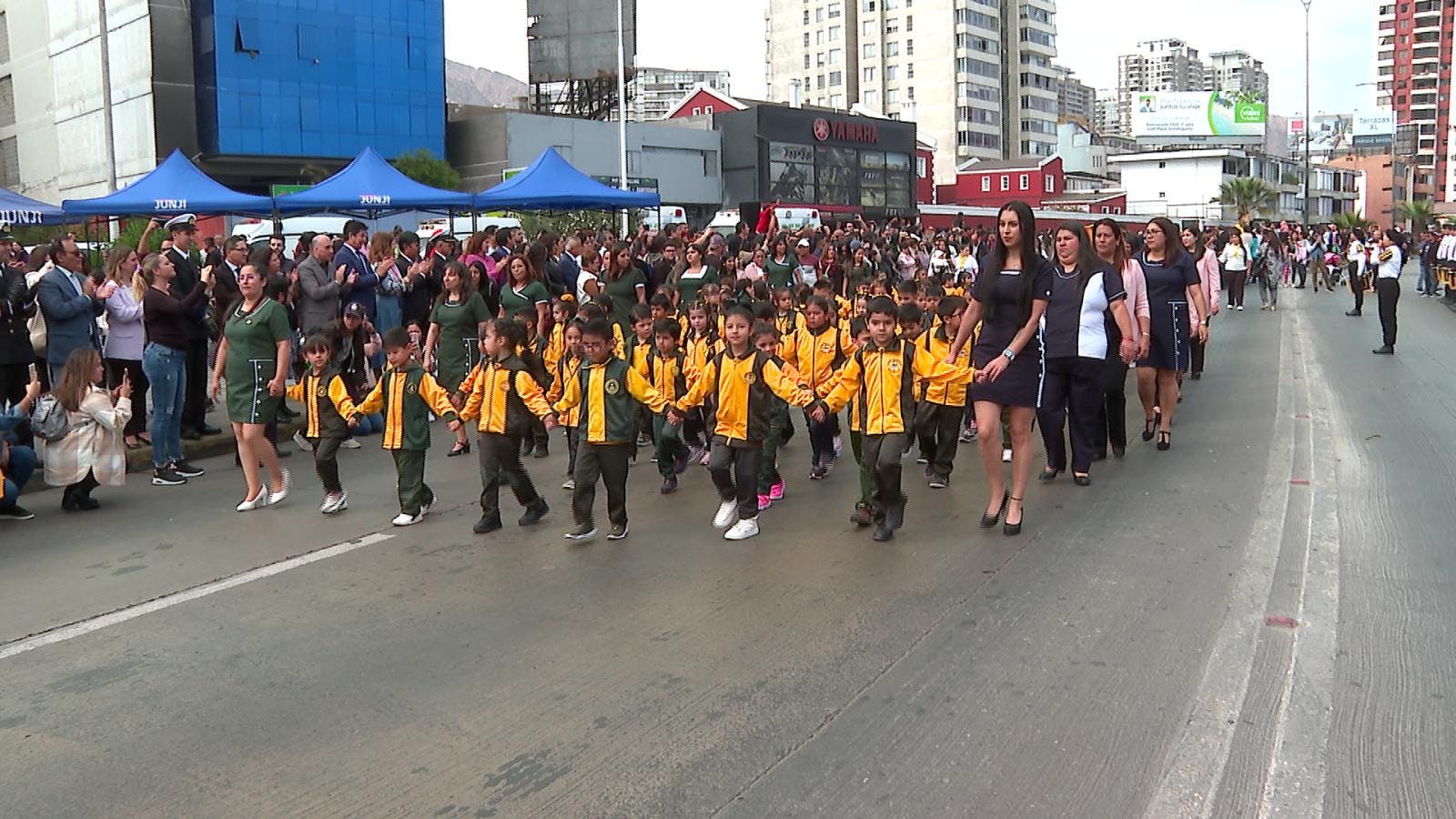 Estudiantes de Antofagasta participaron en el tradicional desfile por las glorias navales