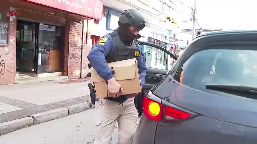 Operativo de la PDI generó expectación en el centro penquista