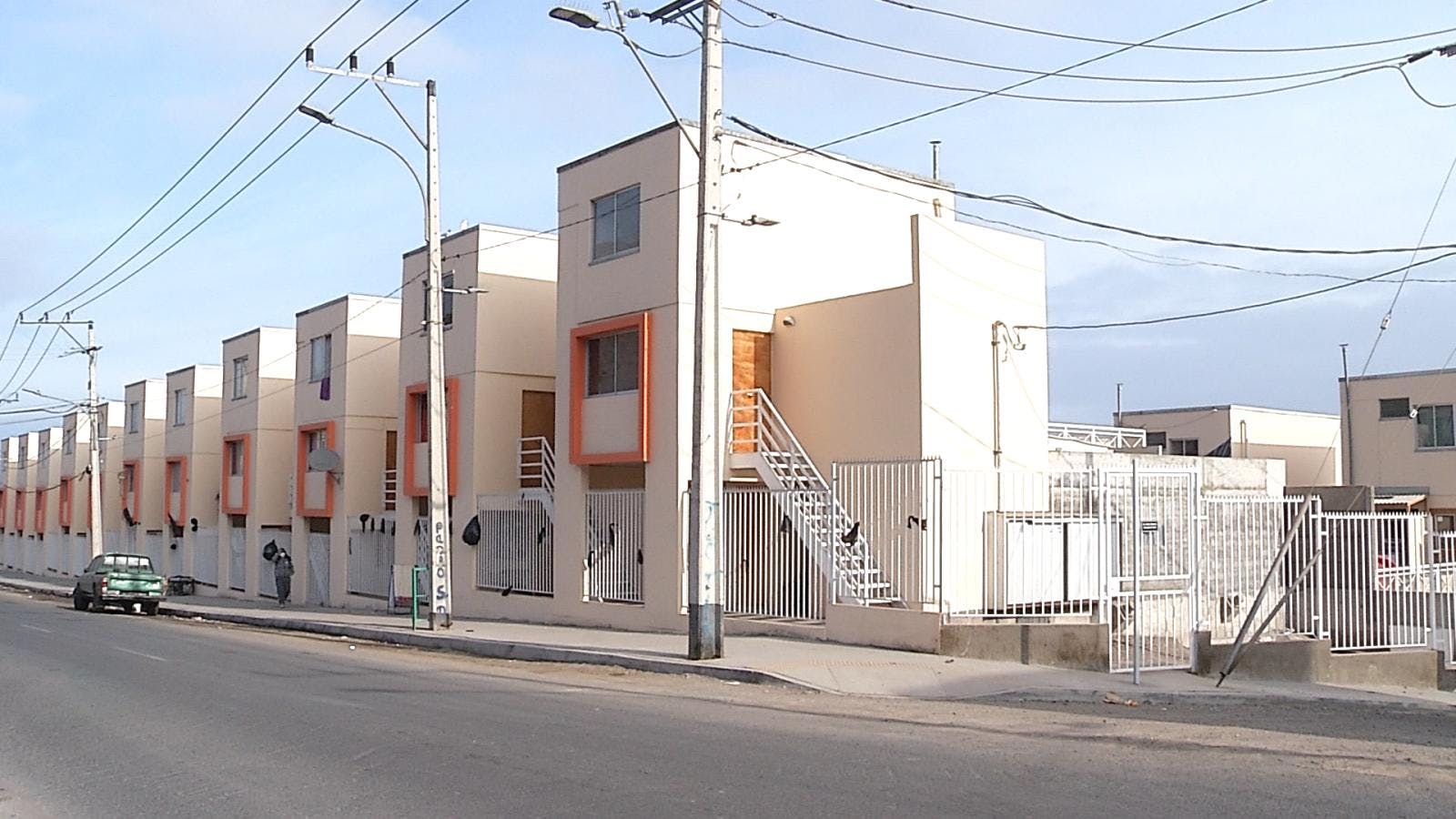 Informe de contraloría detecta responsabilidades de SERVIU por viviendas de villa el salar