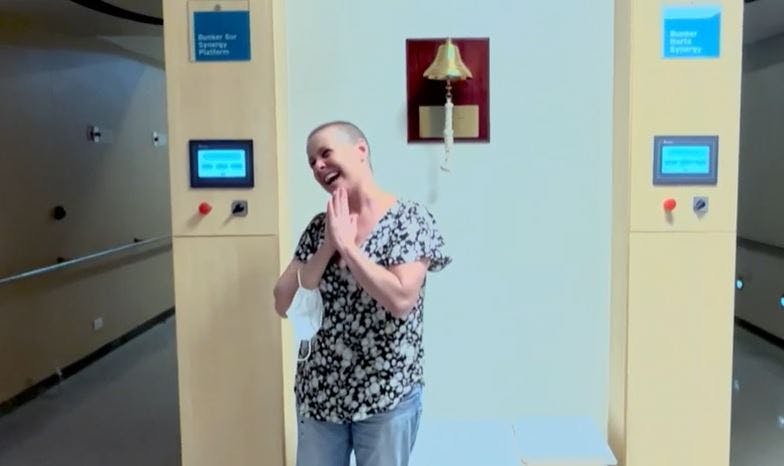 Llegaron los tres campanazos: La última radioterapia de Claudia Conserva