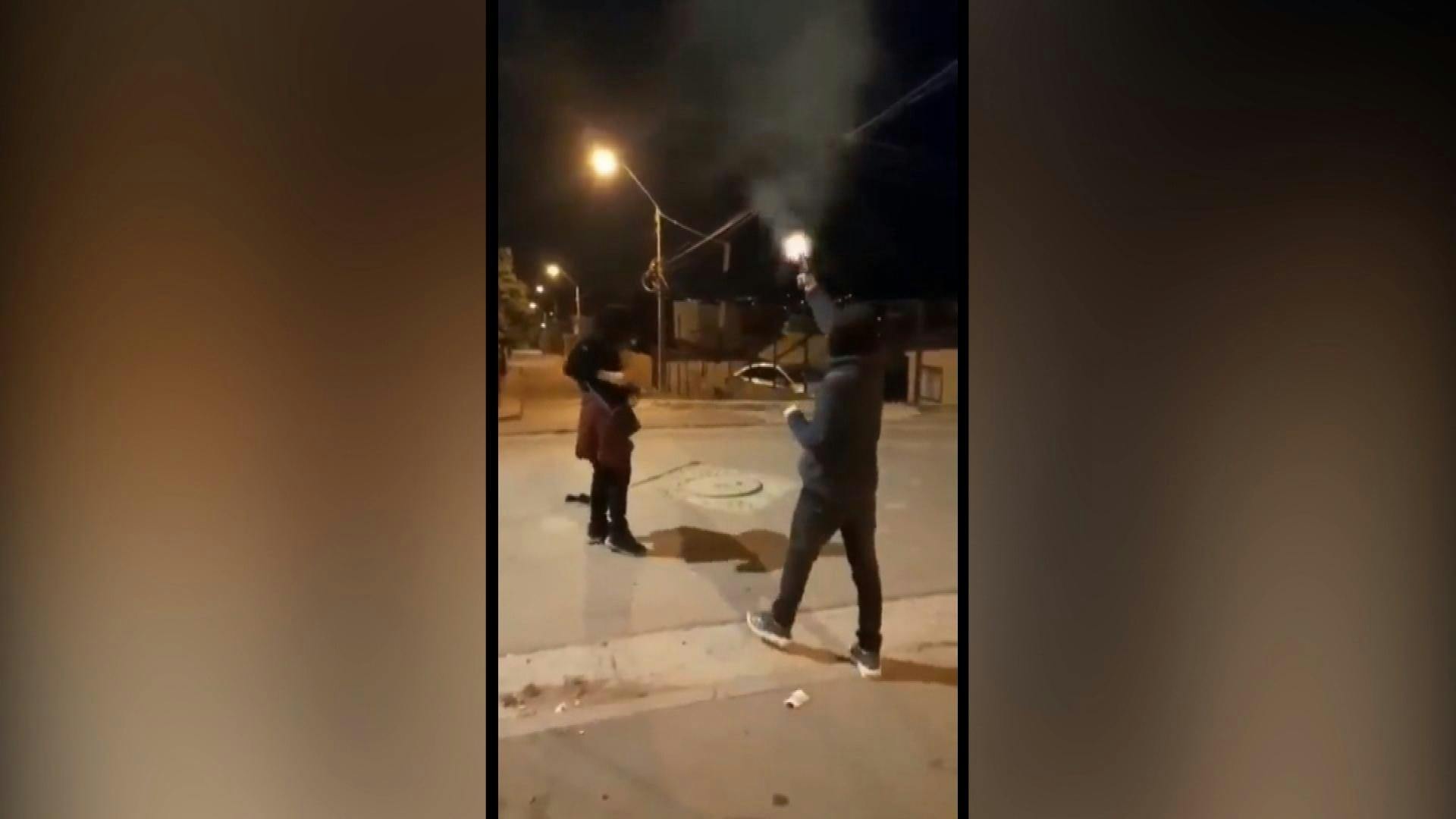 Temor causa viralizado registro de sujeto disparando al aire en plena vía pública